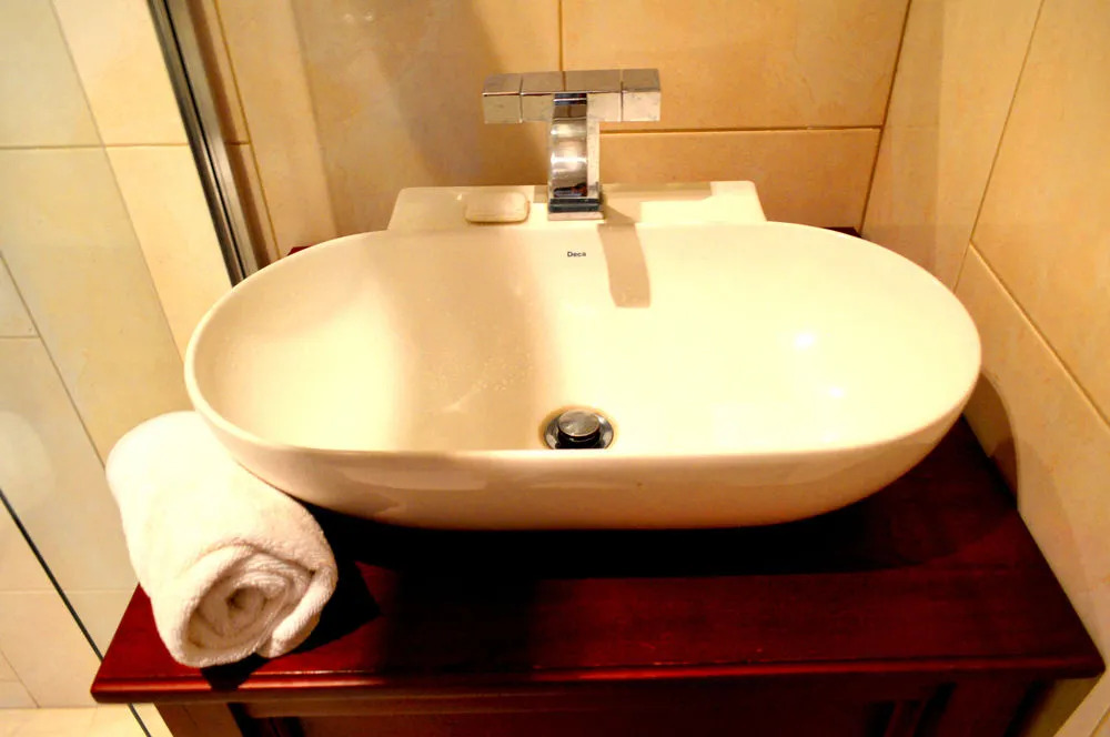 Nest Hotel B & B