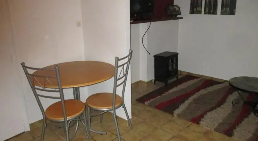 Le Petit Abri