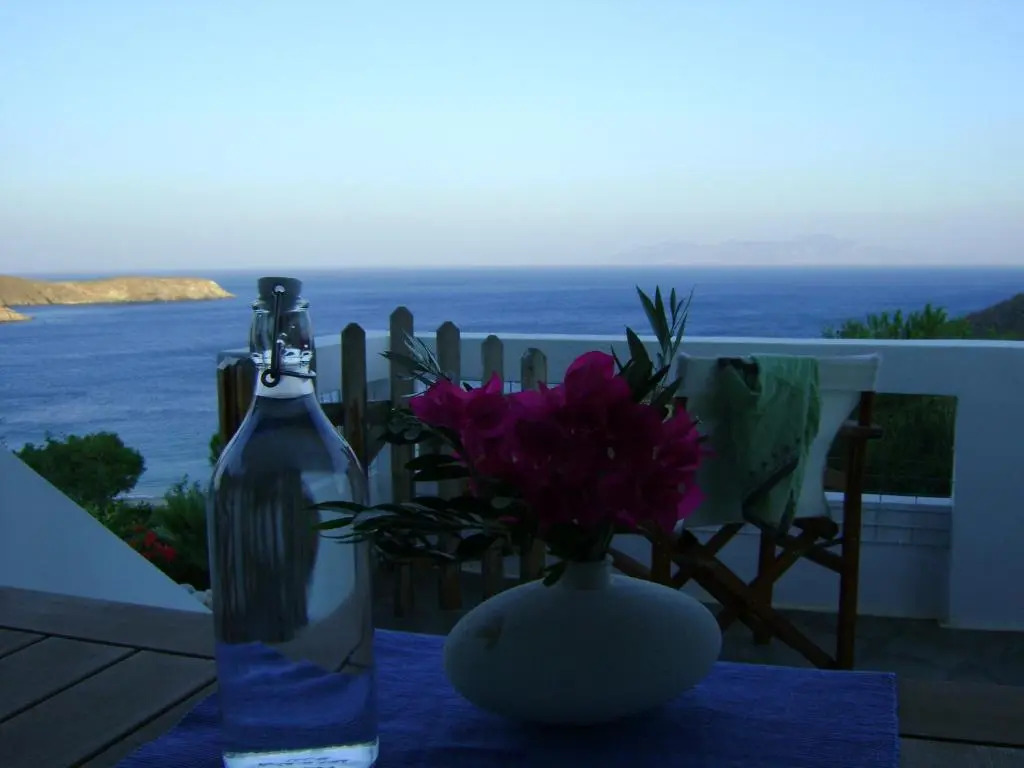 Chez Semiramis The Sun Touch House for 8 persons 5'min from the beach