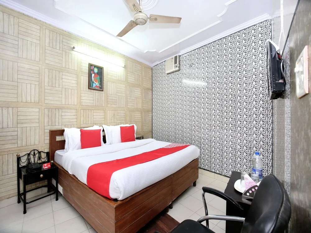 Oyo 38170 Hotel Grand Plaza