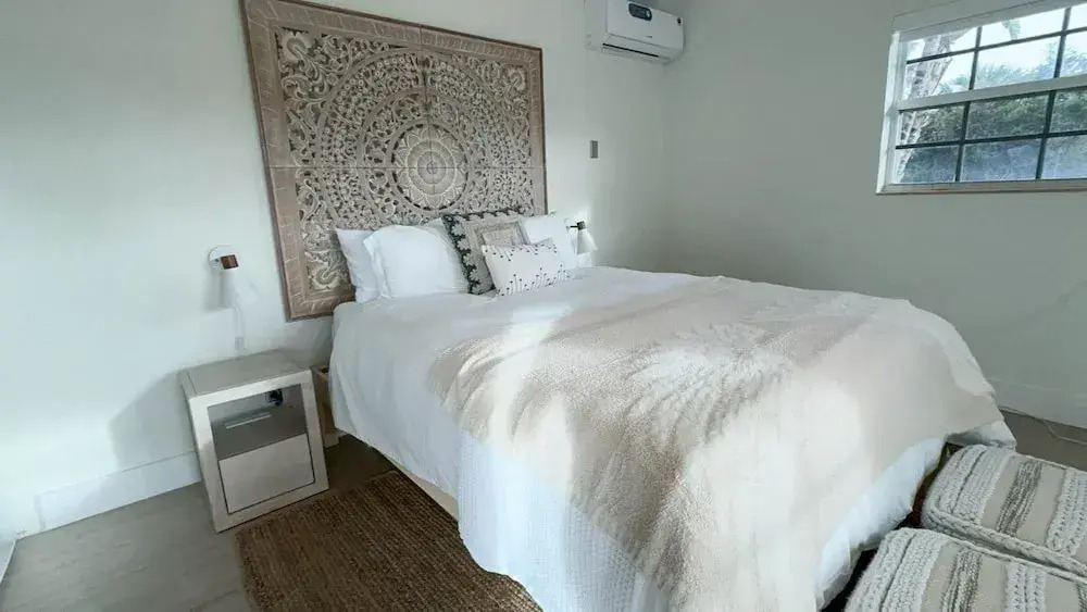 13 Queen Size Bedroom Near the Beach Pet Friendly