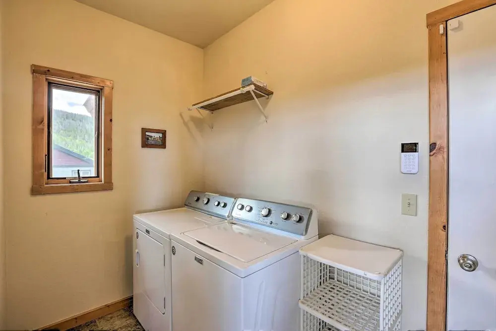2 Mi to Granby Ranch: Granby Home w/ Hot Tub