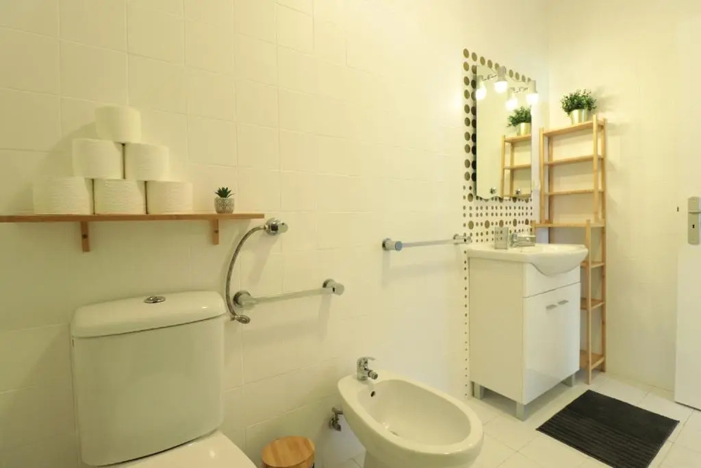 LovelyStay - Cozy 1BR Flat in Alvor with AC and Balcony