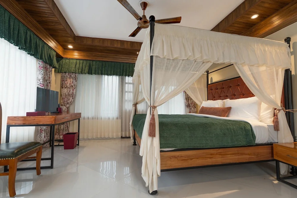 Summit Bougainvillea Tea Resort