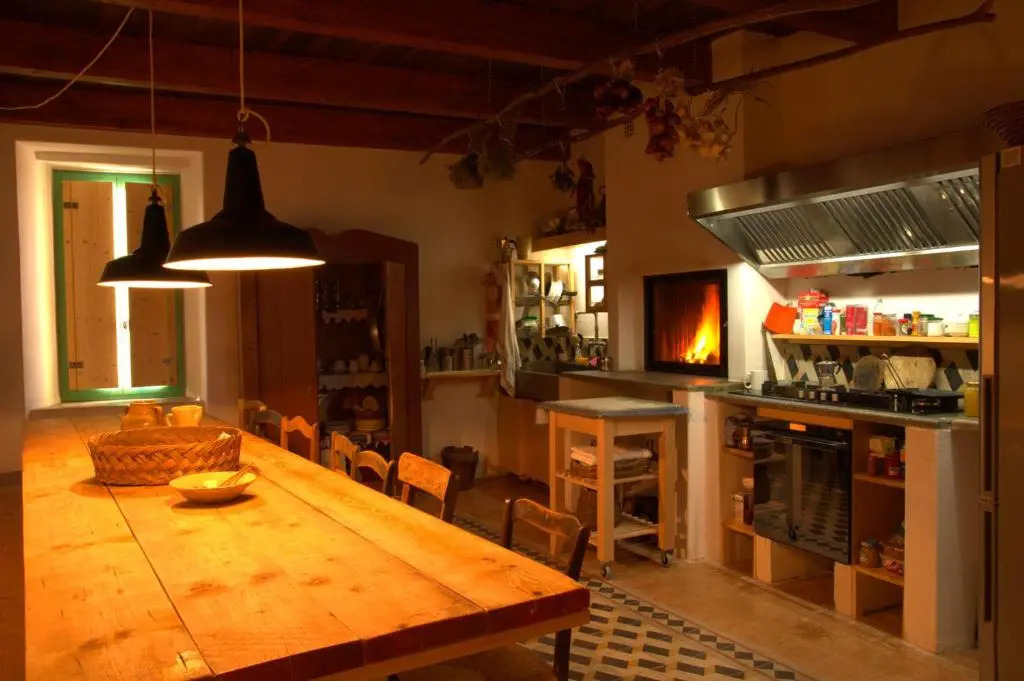 BORGO PETELIA, Casa Centro, Antica abitazione calabrese con giardino, ristrutturata