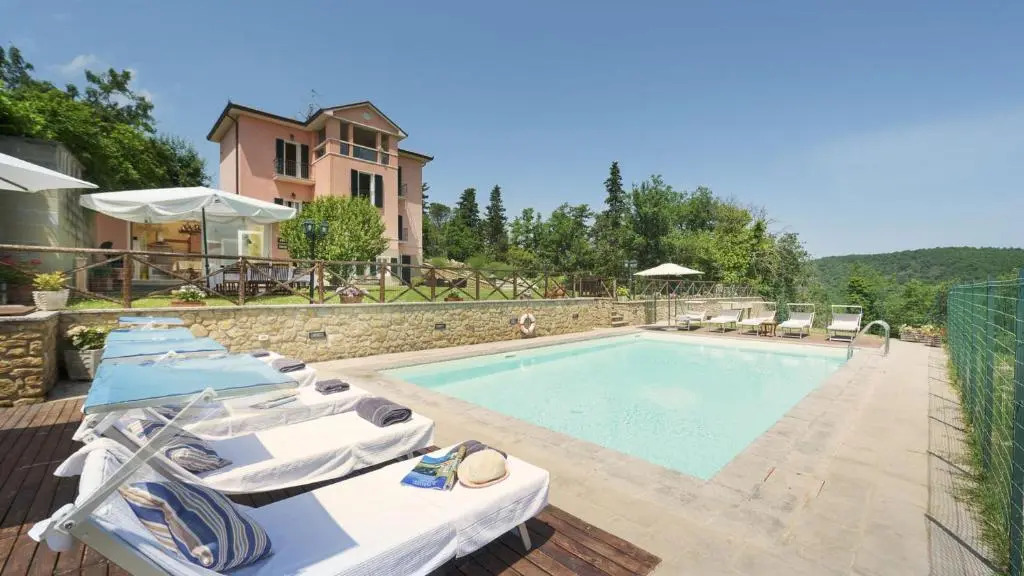 VILLA VITTORIA DANGHIARI 7&3, Emma Villas