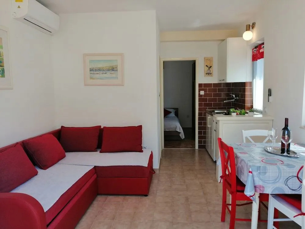 Apartments Pharos