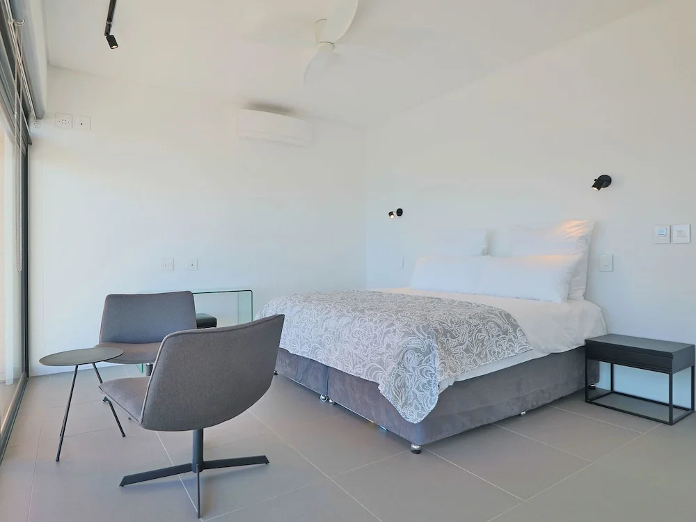 22 Protea - Luxury, Style and Elegance - Sleeps 12 in 6 En-suite Bedrooms