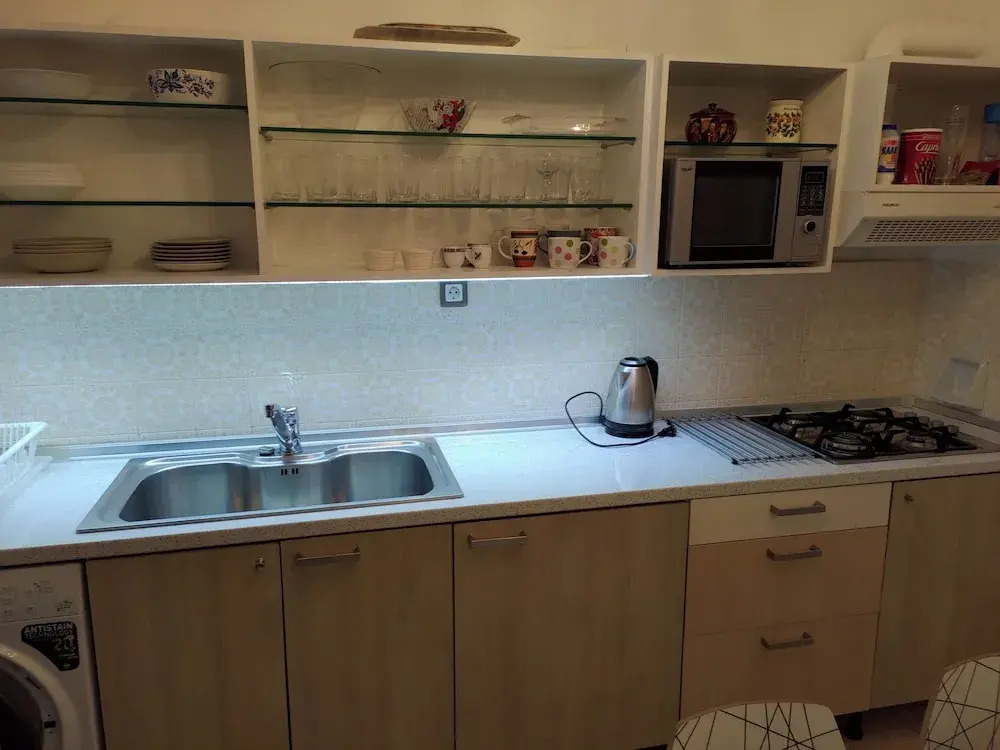 Apartment - Sleeps 5 - Parking - Balcony