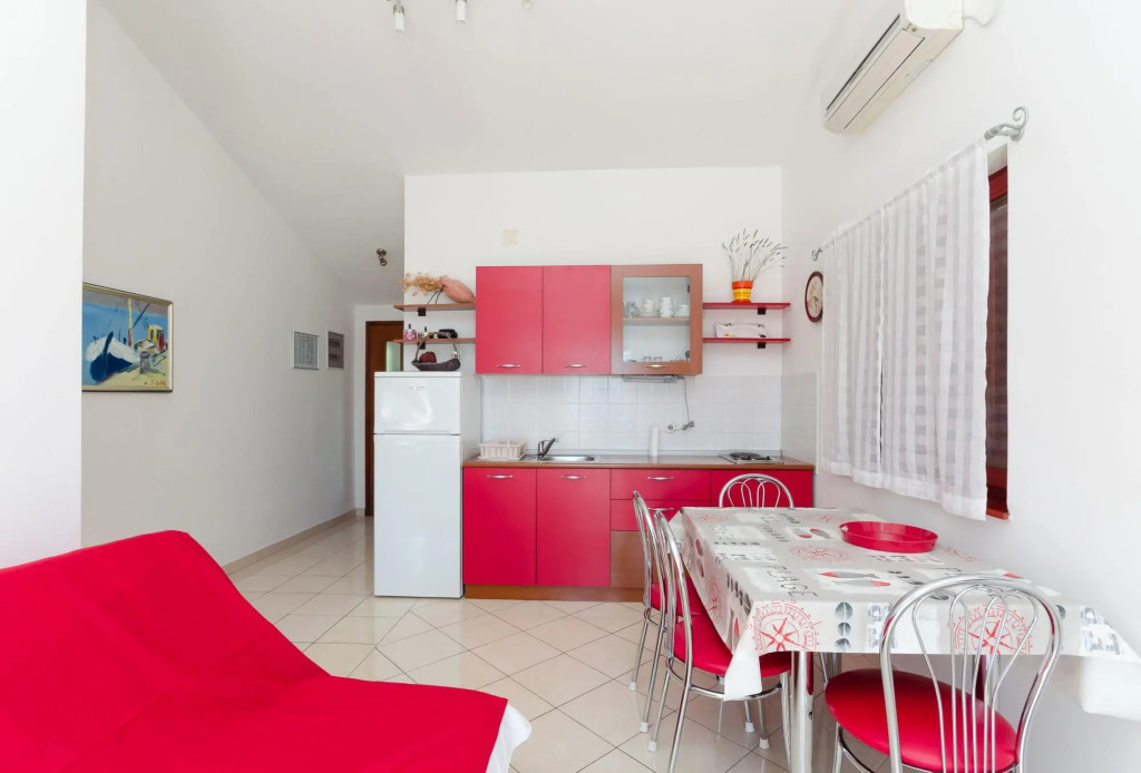 Apartments Mladen