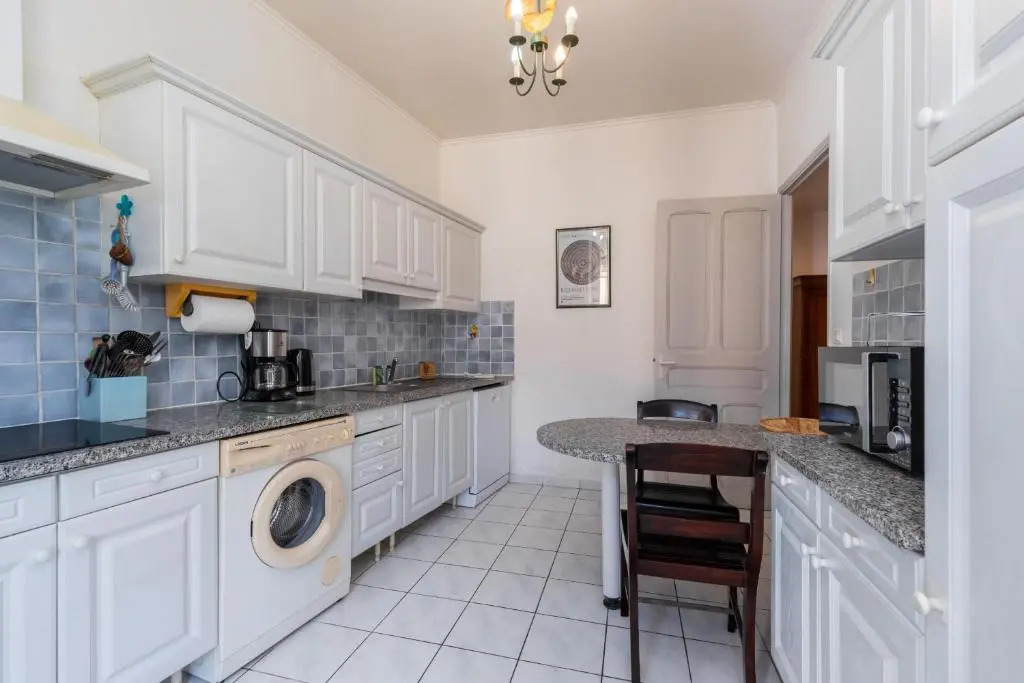 Large 2 Bdrs Downtown - 6 pax & AC