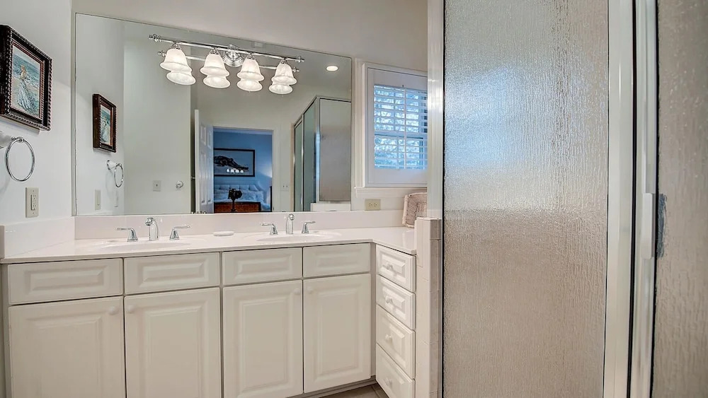 510 Grier 3 Br Villa by RedAwning