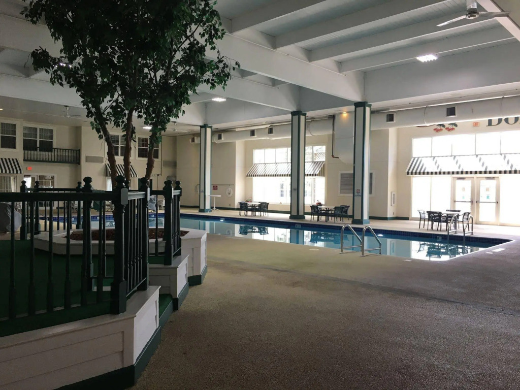 Grand Hinckley Inn
