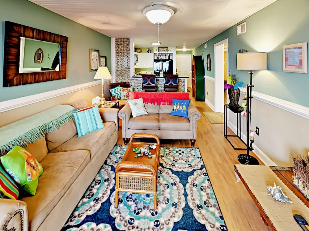 Oceanfront 2br W/ Private Balcony 2 Bedroom Condo