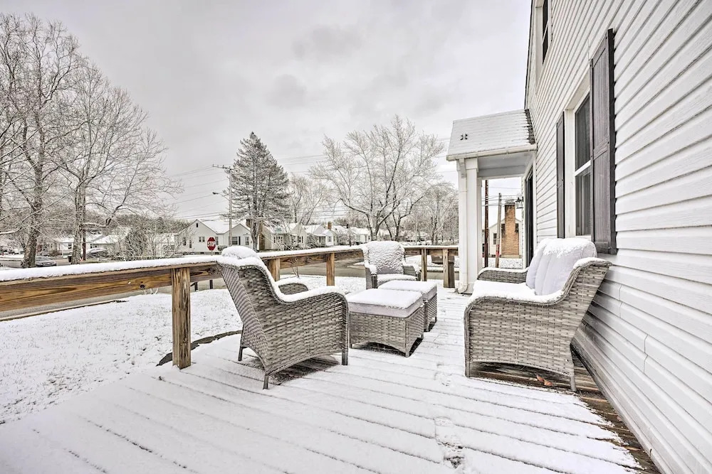Modern South Bend Getaway ~ 3 Mi to Downtown