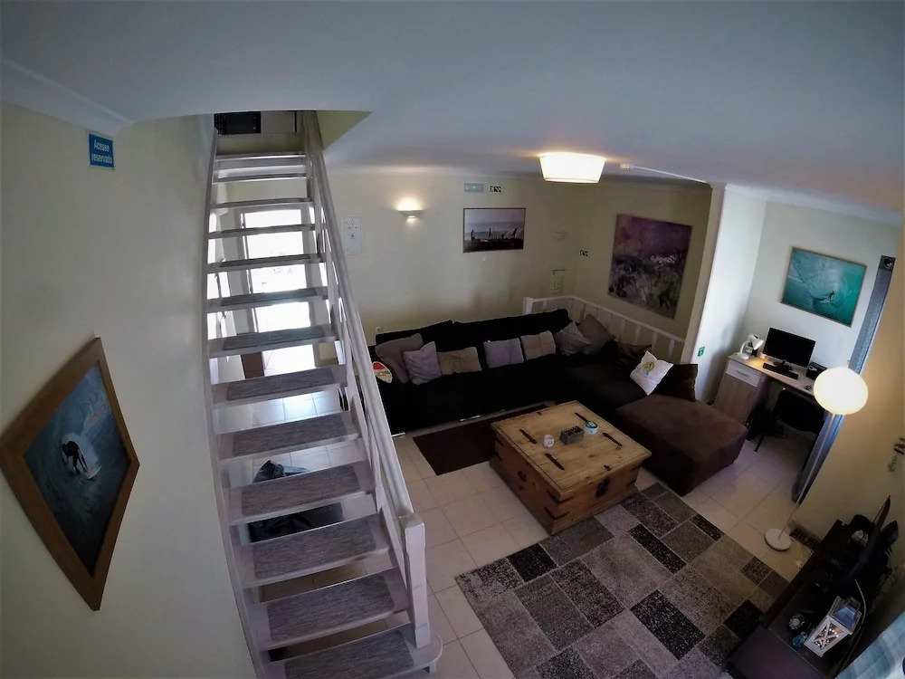 Peniche Surf Lodge 1
