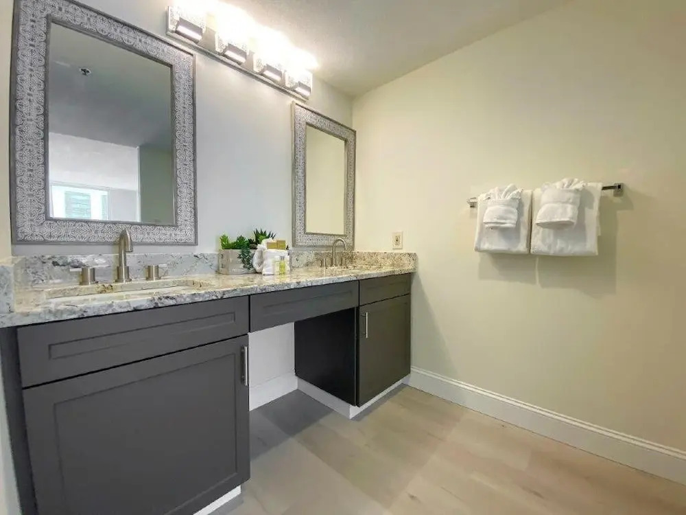 Stunning ocean view remodeled 2 bedroom 2 bath condo, 908 South Hampton 2 Condo