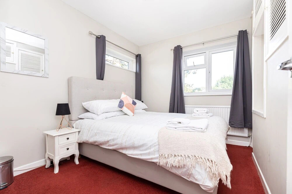 The Christchurch Hideaway, Hot Tub , 2 Bedrooms