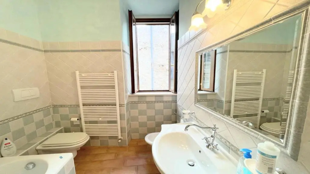 Spoleto Detached Villa Centrally Located - car Unnecessary - Wifi - Sleeps 10
