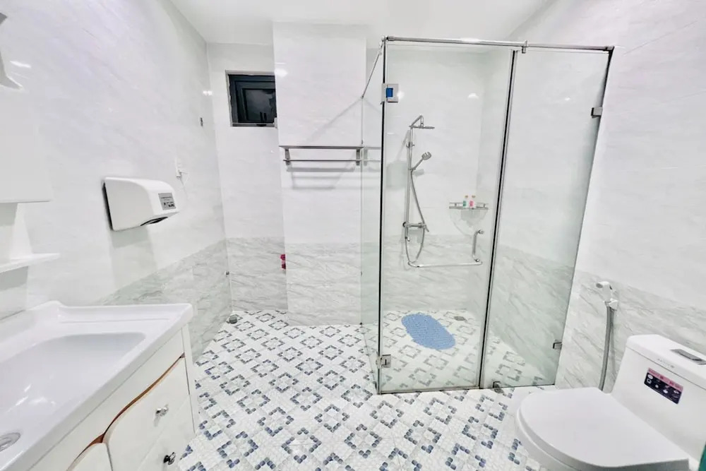 RedDoorz Truc Huyen Hotel