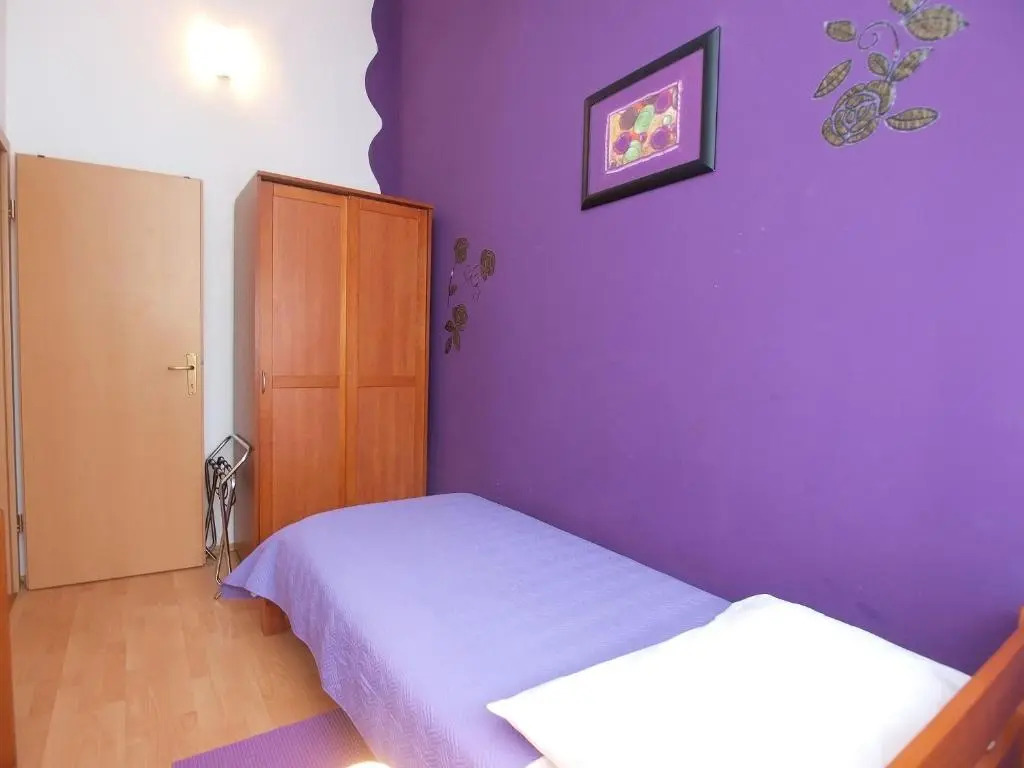 Apartment with 4 Bedrooms 446