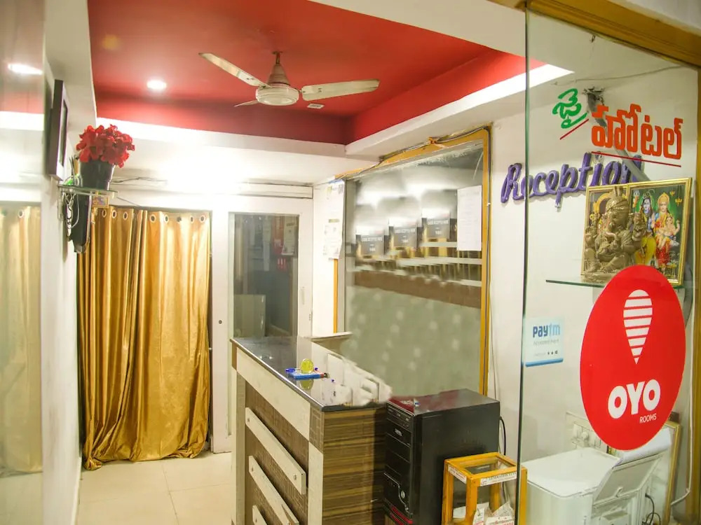 OYO 7666 Hotel SilverLine