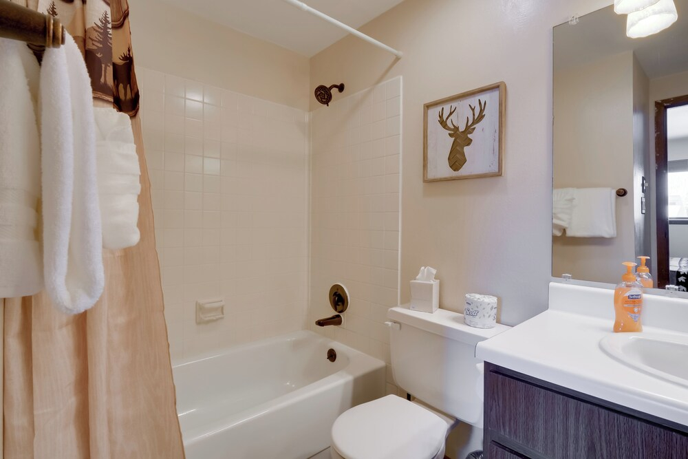 Winter Park Condo w/ Hot Tubs, 4 Mi to Ski Resort!