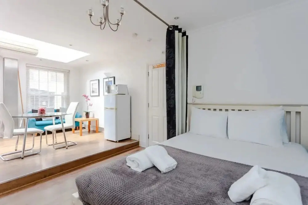 Airy Studio Apartment in Vibrant East London