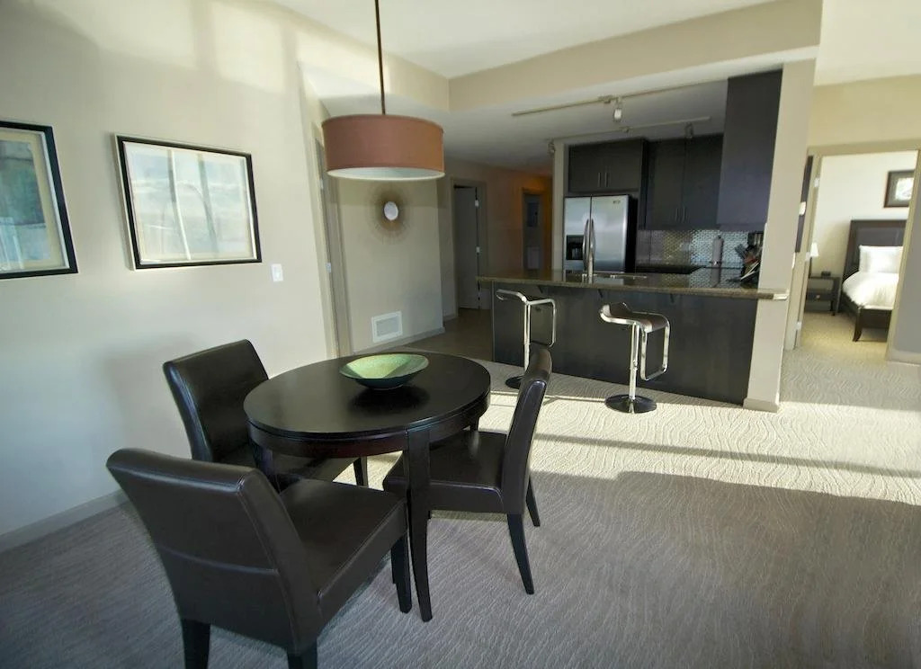 Suite Digs Vetro