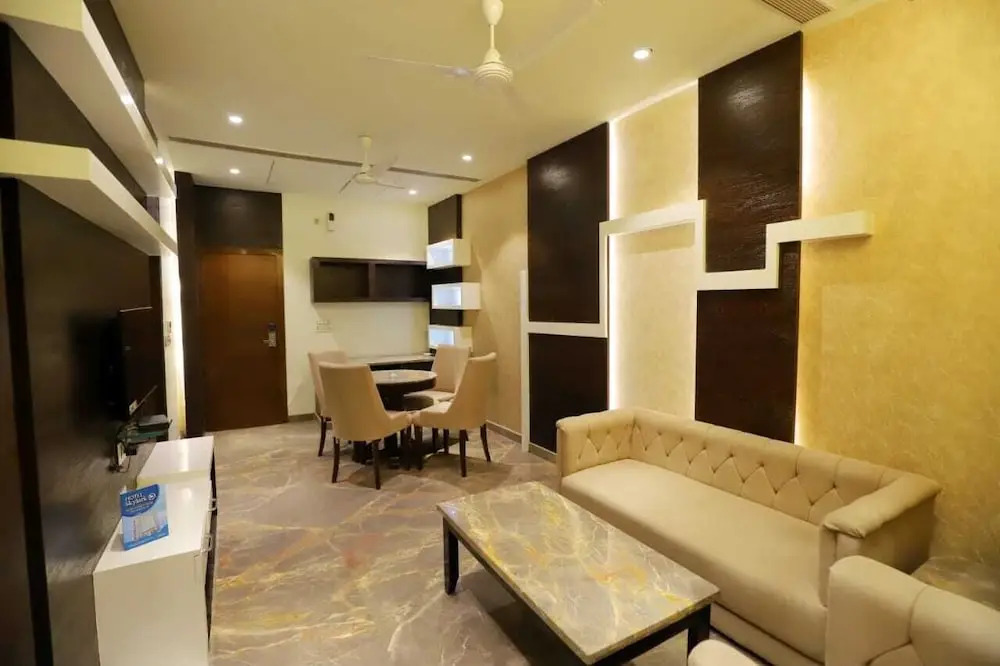 Hotel Skylark