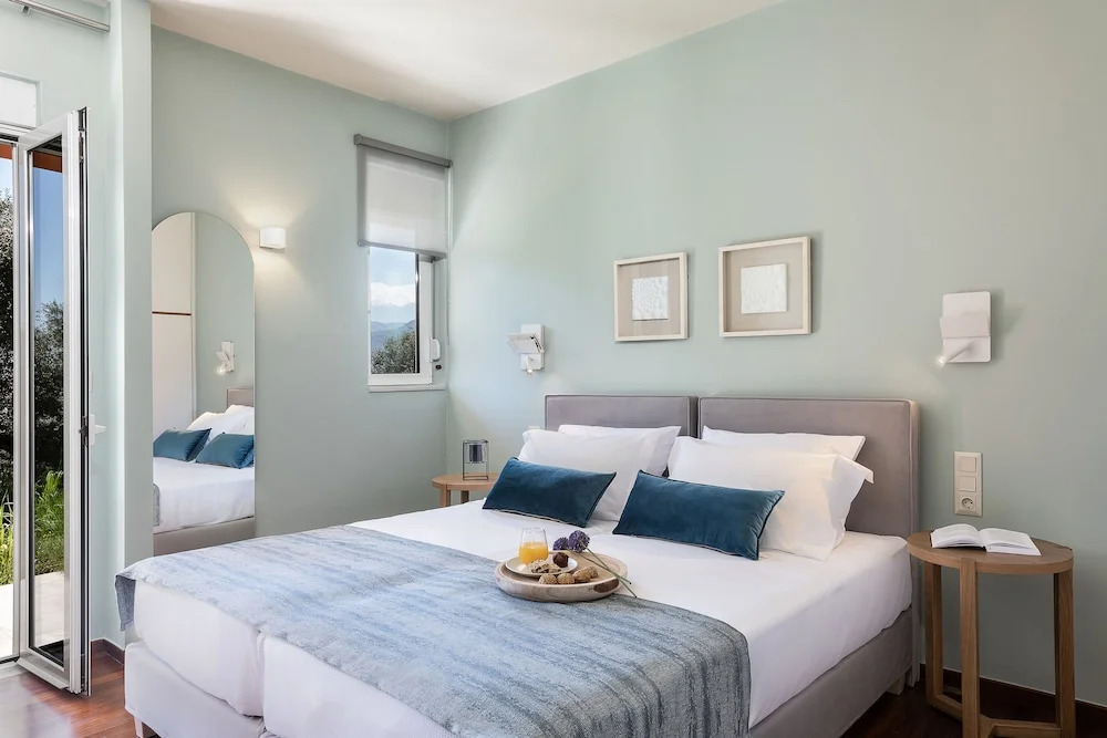Vilia House on the Hill - Luxury Villa with Heated Pool near Chania