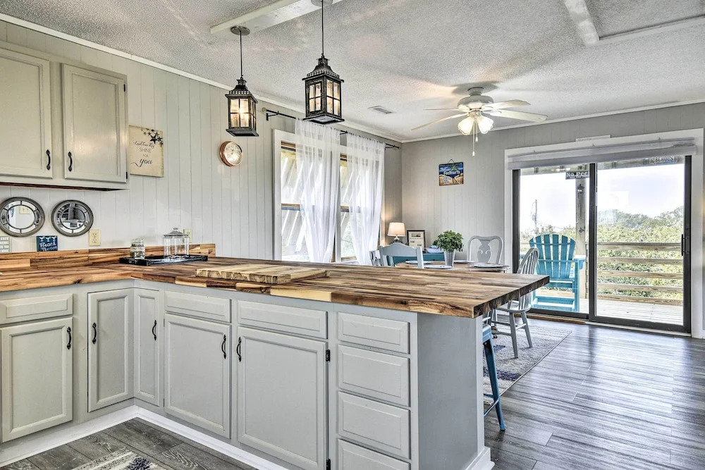 Hatteras-style Salvo Home - Walk to Shore!
