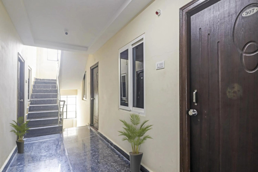 Super OYO 91014 Honey Heights
