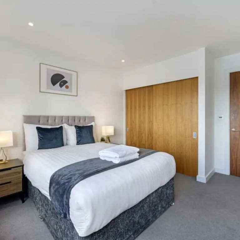 Host & Stay - Waterfront View