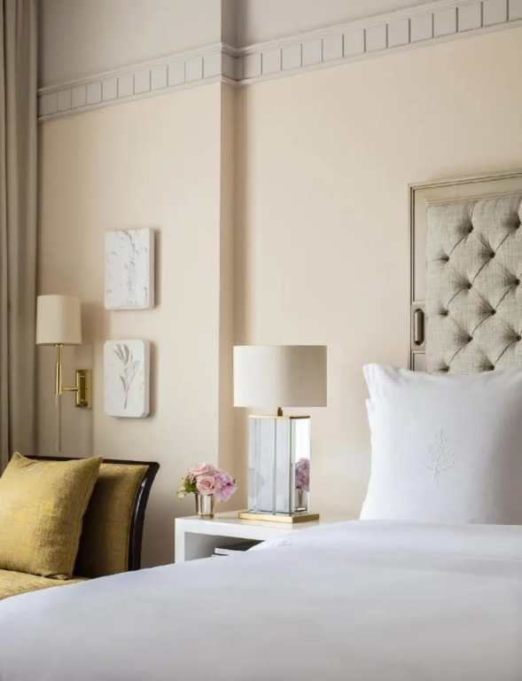Отель Four Seasons Hotel Madrid