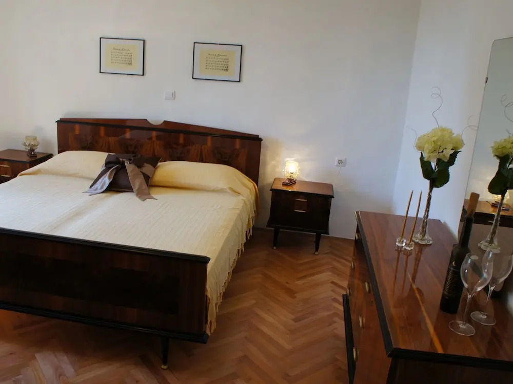 Nice House with Large Garden near Pula & Beach