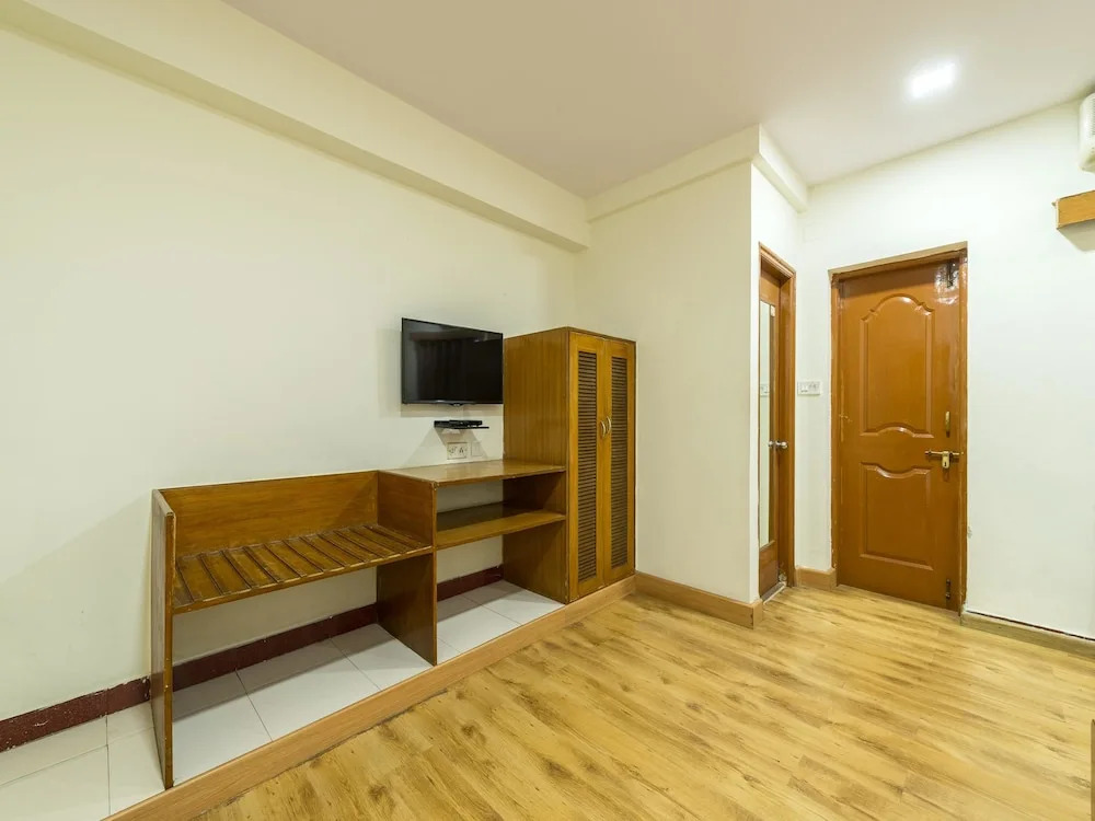 OYO 3722 Hotel StayEasy Majestic
