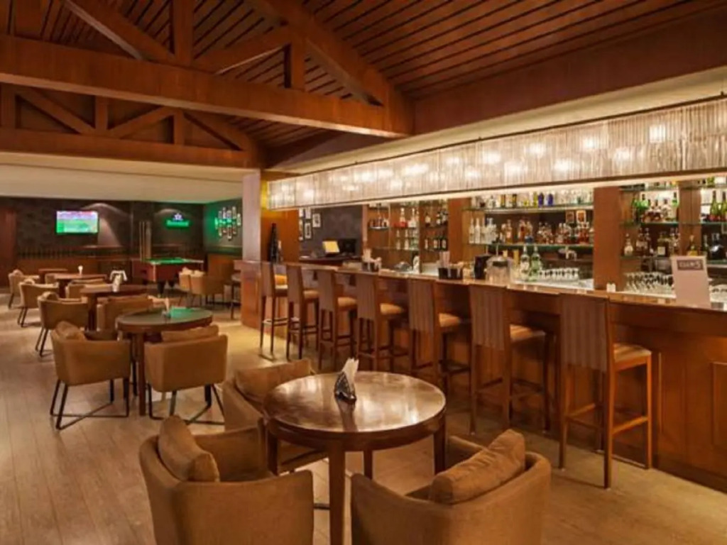 DLF Club 5