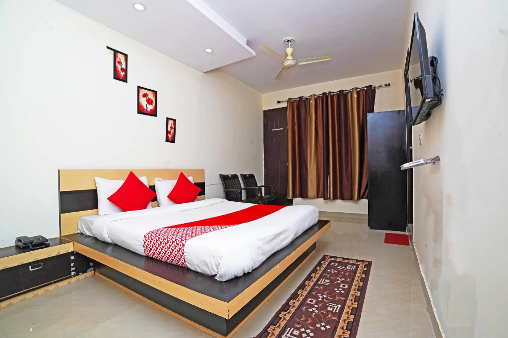 OYO 41348 Hotel Sameer Residency