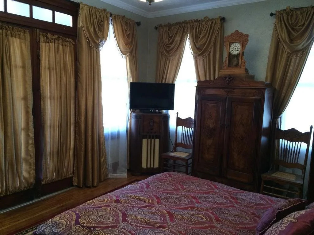 Inn the Oaks