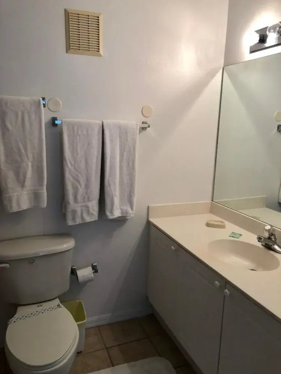 Three Bedroom Condo - 8841 GP - Vusa