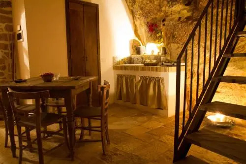 Case-grotte degli Avi, esperienza abitativa in grotta