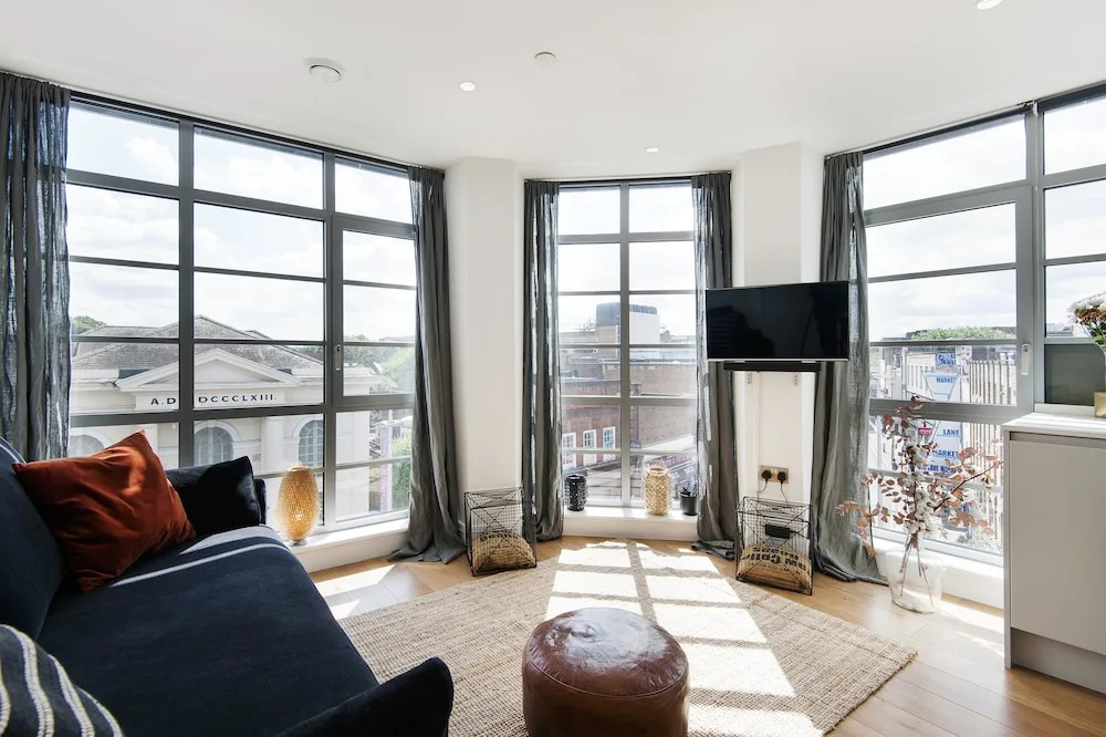 Panoramic Peckham Home by the Overground Station