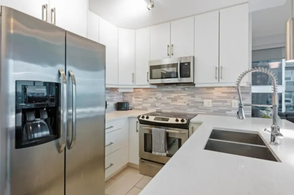2BR 2BA Stampede and Calgary Tower View Free Park
