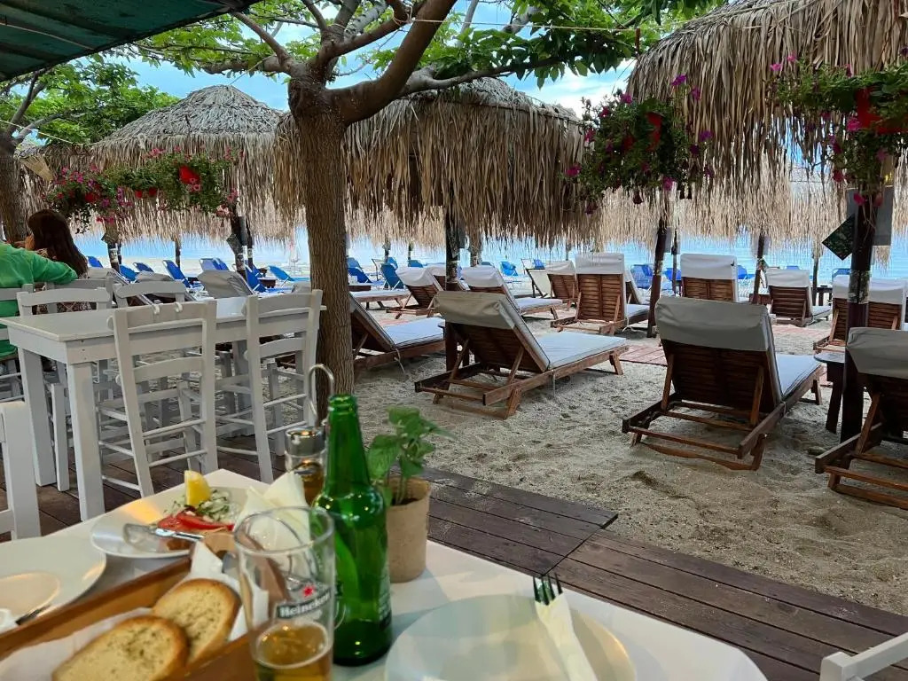 Lovely 2br apartment 30m from the beach