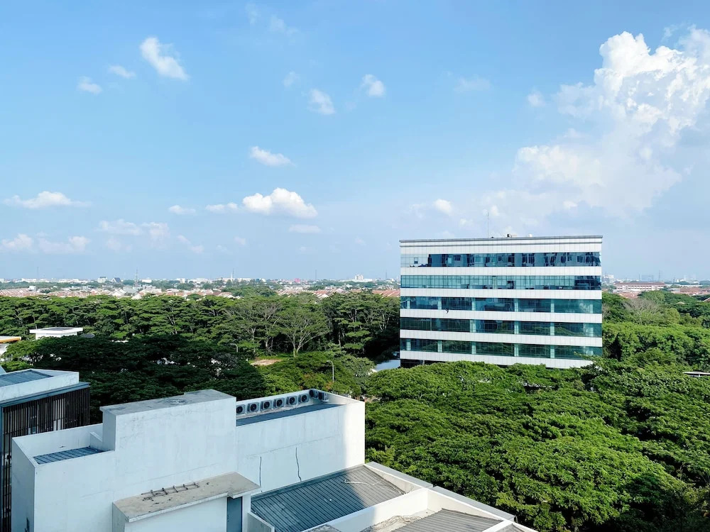 Spacious And Homey Studio At Cleon Park Apartment