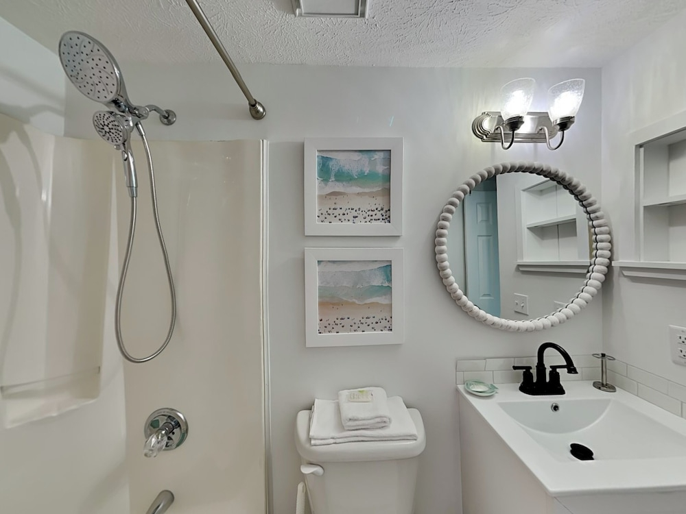 Southwind I Condo #K8 - Front Beach Flair