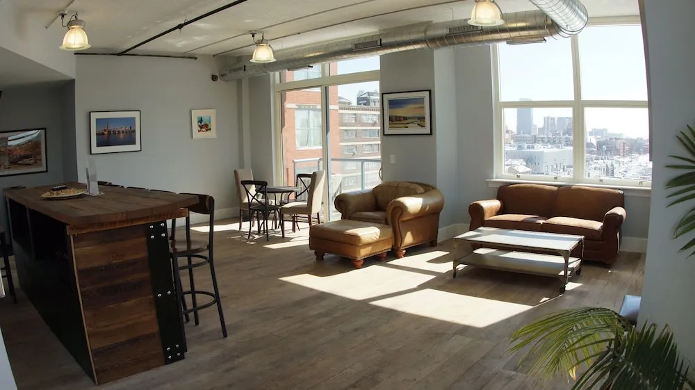 Pelicanstay near Holland Tunnel
