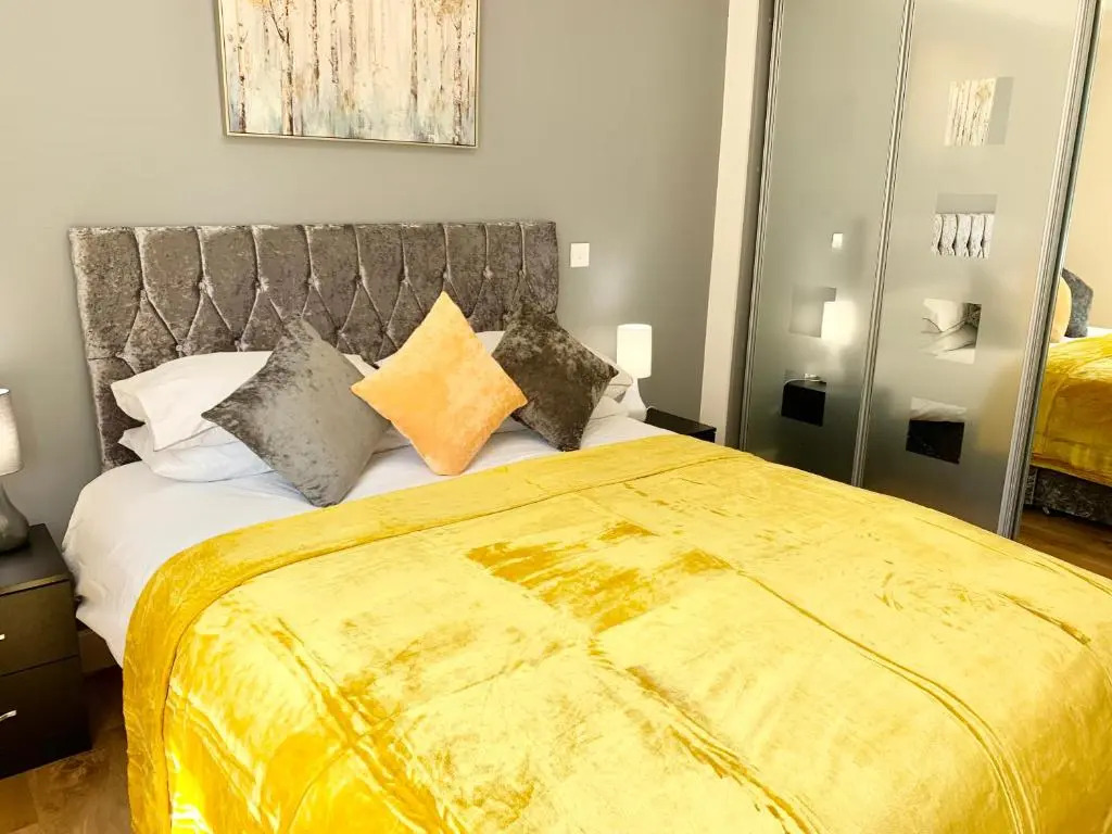 An ENTIRE 2beds, 2bathrooms, free Wifi, Free Parking, Oxford
