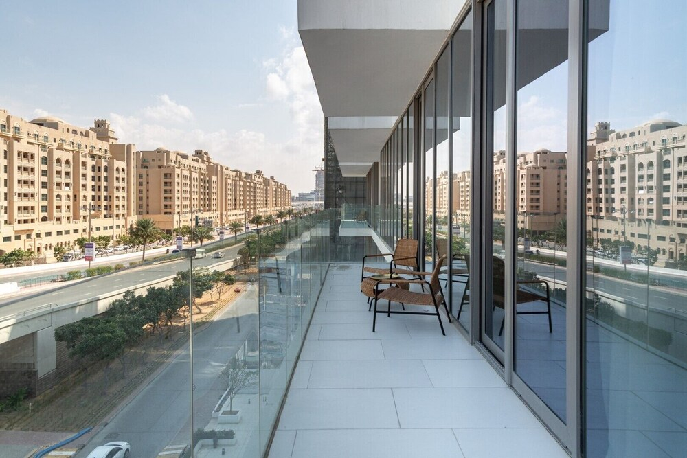 Stylish 2BR Apartment by the Beach - The Palm Jumeirah